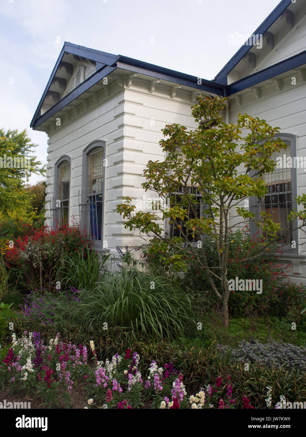 Weiß Weatherboard Gebäude Stockfoto