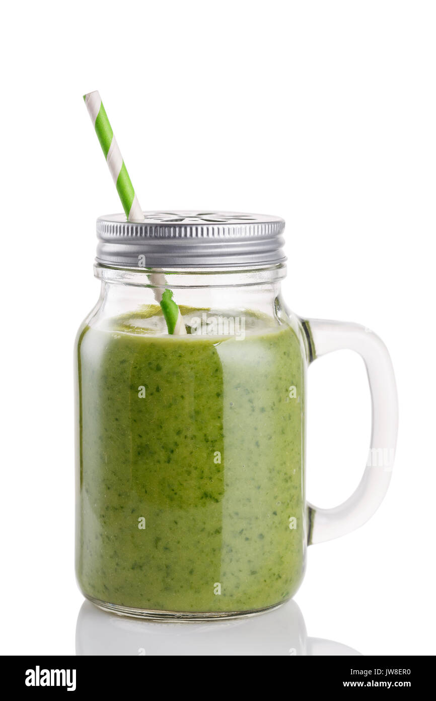 Smoothies von Avocado, Banane, Zitrus- und Spinatblättern isoliert auf weißem Hintergrund Stockfoto