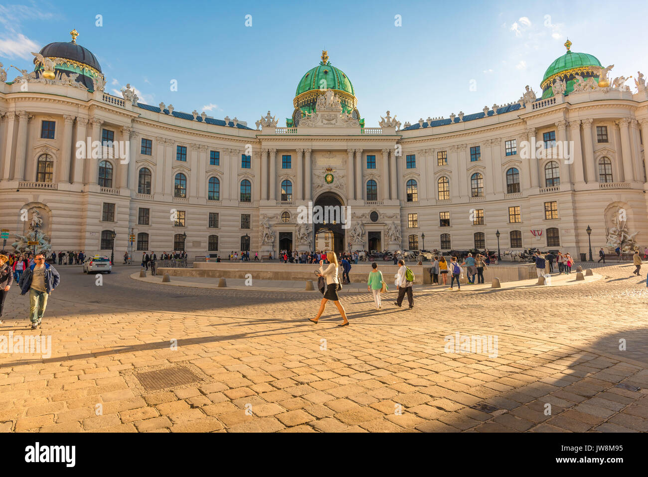 Wiener Hofburg, Blick auf den historischen Michaelerplatz Eingang zur Hofburg in Wien, Wien, Österreich. Stockfoto