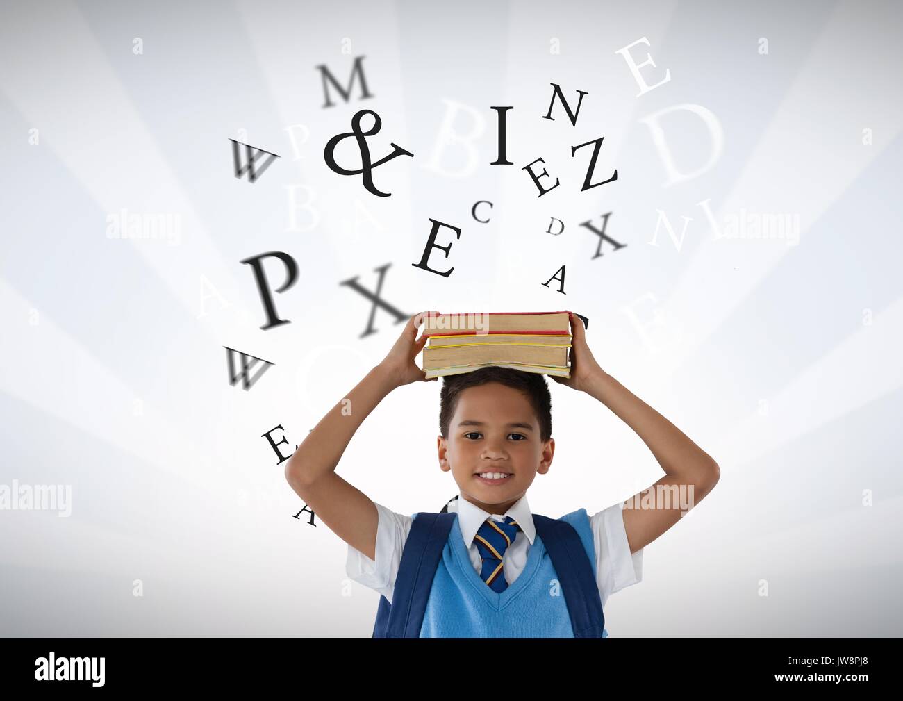 Digitales Komposit aus vielen Briefen um Schüler holding Bücher über Kopf mit hellen Hintergrund Stockfoto