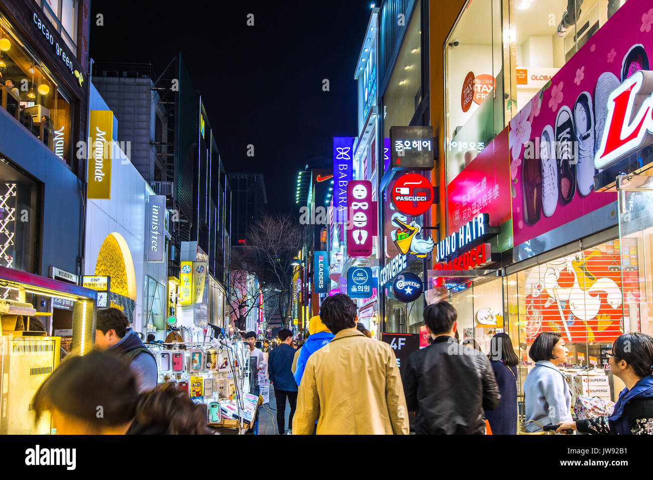 SEOUL - 20. März: Myeong-Dong Markt große Einkaufsstraße in Seoul. Foto auf März 20,2016 in Seoul, Südkorea. Stockfoto