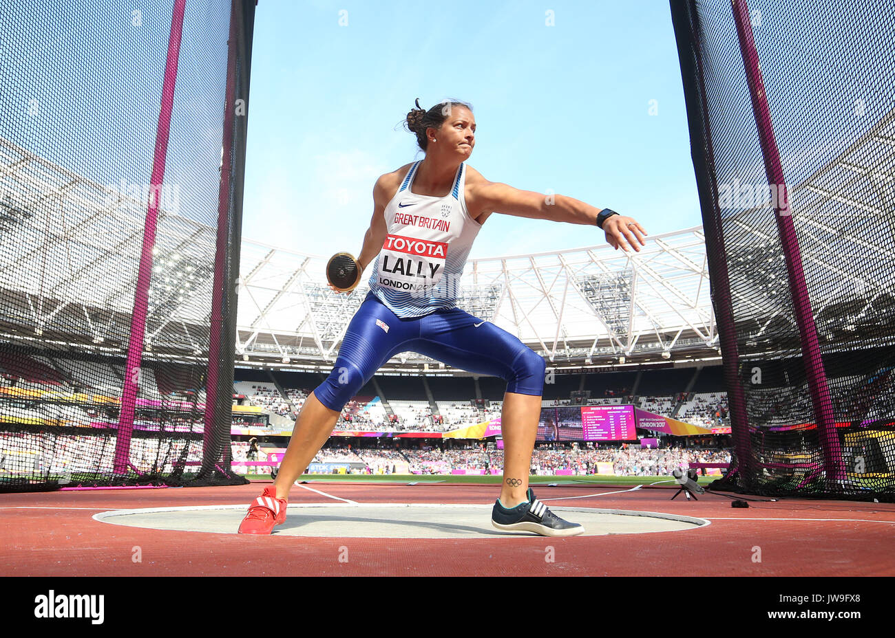 Großbritanniens Jade Lally konkurriert im Diskuswerfen der Frauen Qualifizieren während der Tag acht der Leichtathletik-WM 2017 auf der Londoner Stadion. Stockfoto