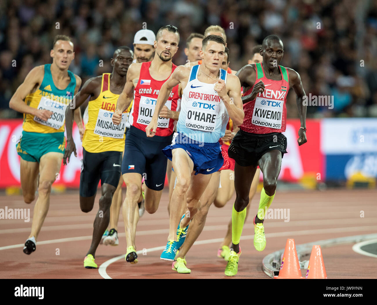 Chris O'Hare der GBR führt in der letzten Kurve von Ronald KWEMOI (rechts) von Kenia während der IAAF Leichtathletik WM 2017 - Tag 7 Am Ol Stockfoto