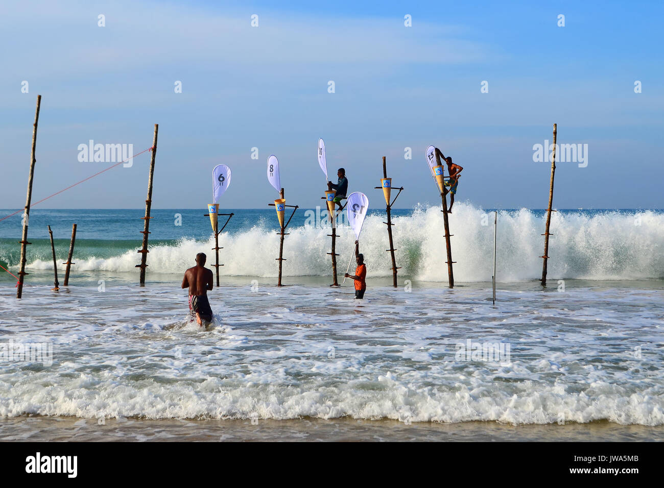 Mirissa, Sri Lanka, 25-02-2017: Das Ende der traditionellen Fischerei Wettbewerb unter den Sri Lankan Fischer Stockfoto