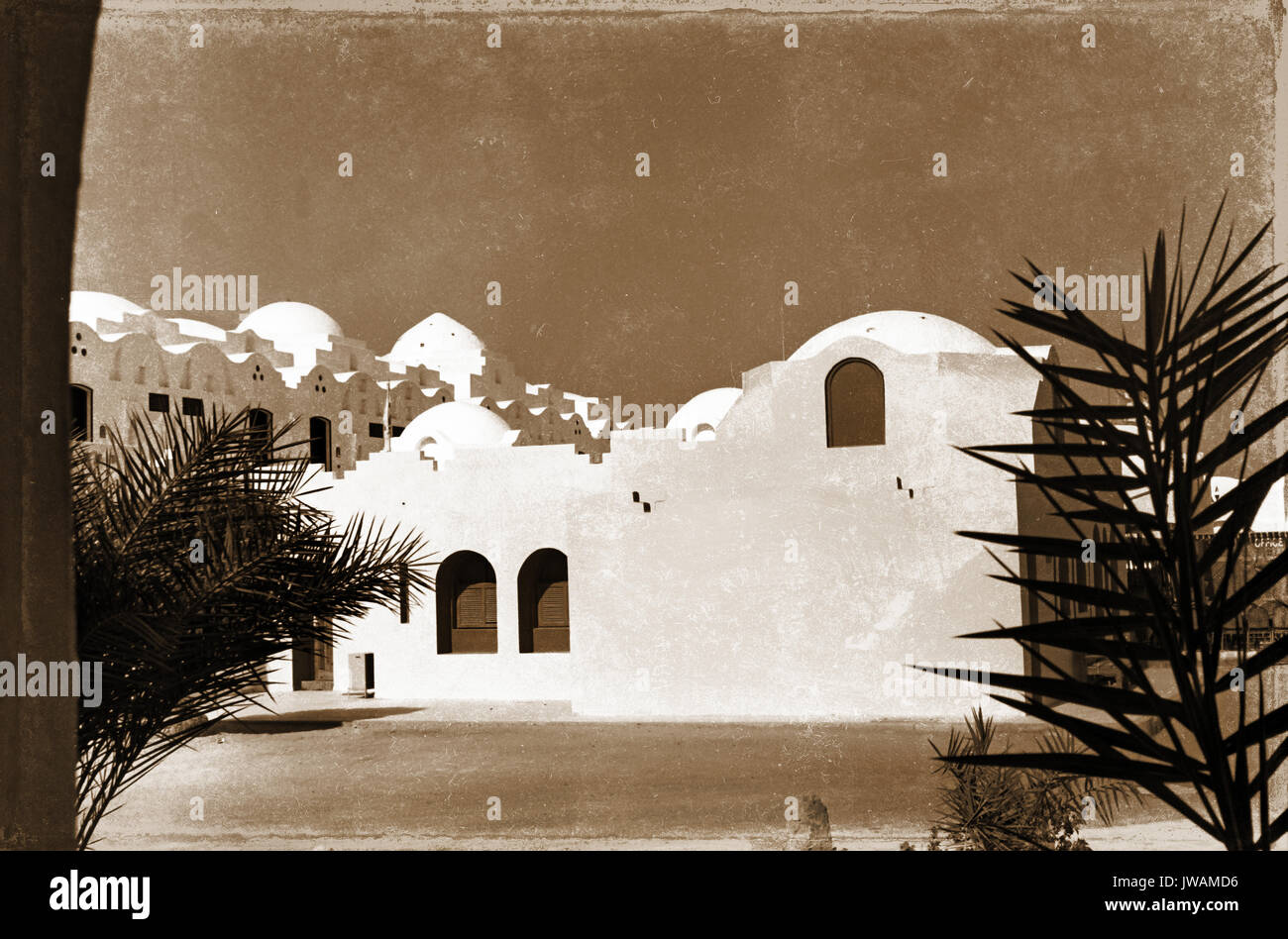 Retro Foto, auf dem Bild von Palmen in der Nähe von white Struktur in Ägypten Stockfoto
