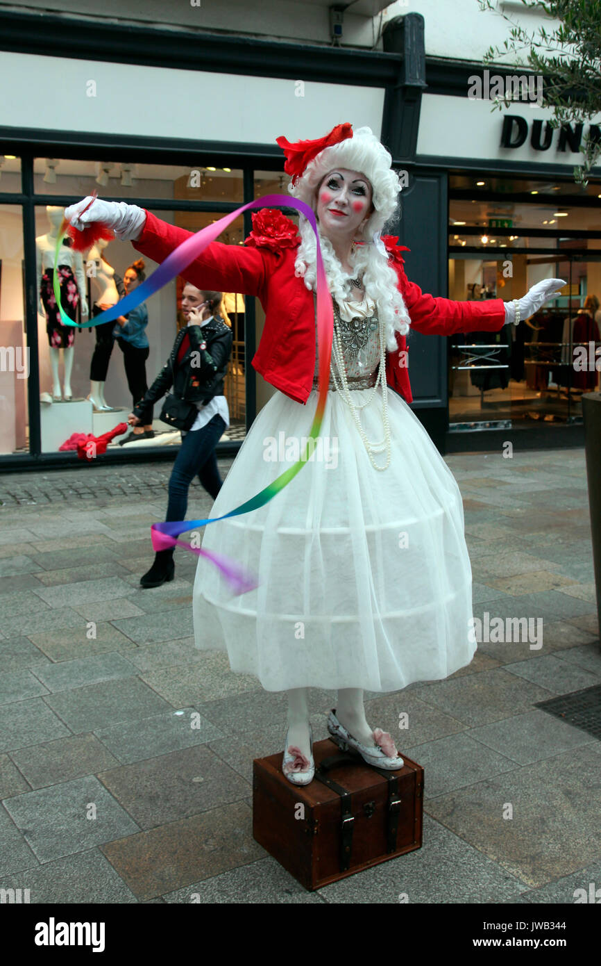 Ein Dublin Street Entertainer in der Grafton Street Stockfoto