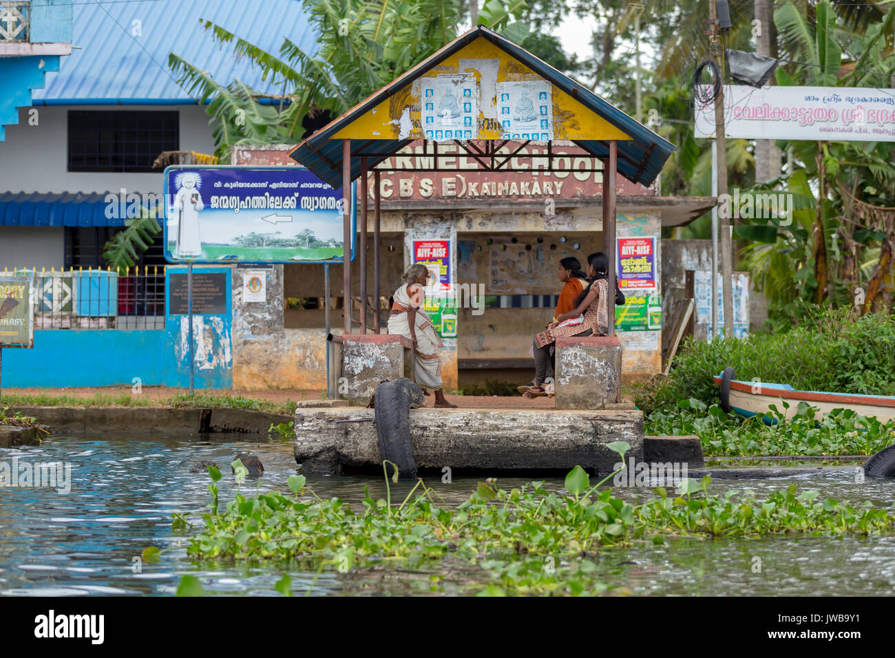 ALAPPUZHA BACKWATERS Kerala, Indien - Juli 2017: Alappuzha oder Allappey in Kerala ist am besten für Hausboot Kreuzfahrten entlang der rustikalen Kerala backwaters bekannt Stockfoto