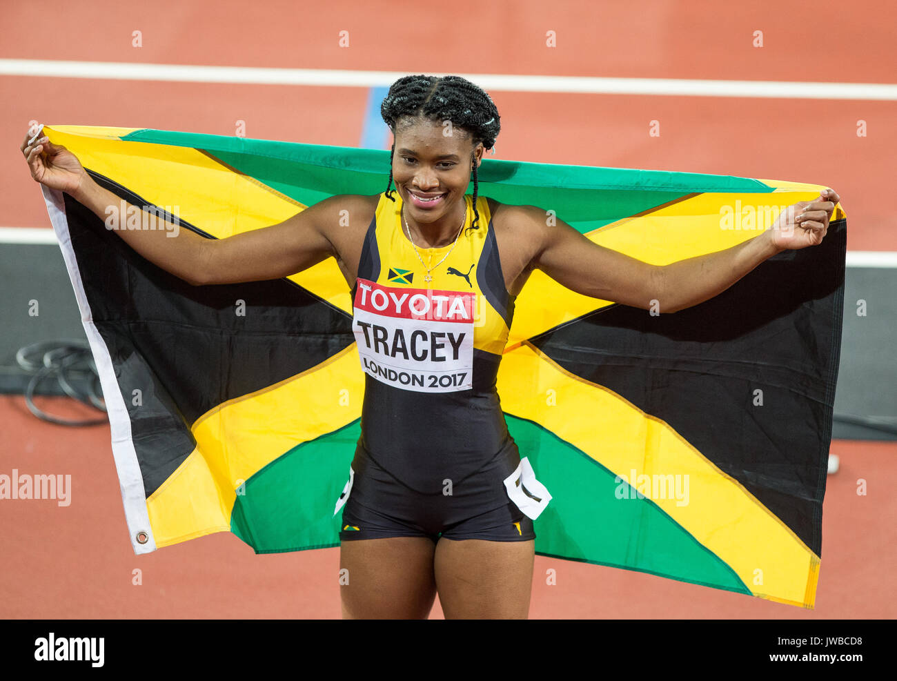 Bronzemedallist RISTANANNA TRACEY von Jamaika pose mit der nationalen Flagge nach dem 3. in den 400 m Hürden während der IAAF Leichtathletik WM 2 Stockfoto