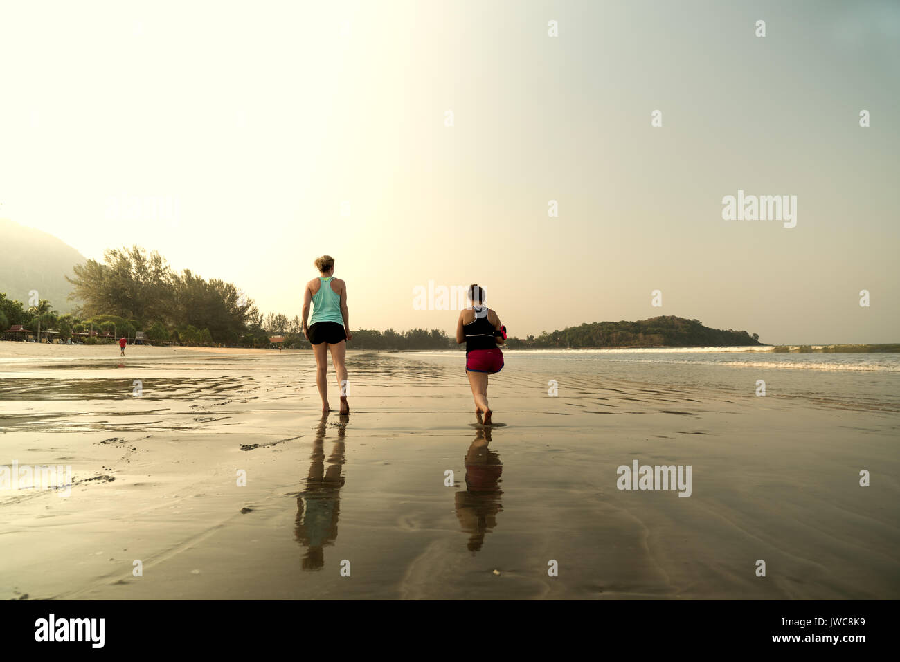 Thailand Koh Lanta am Strand morgens Sport ist wunderbar Stockfoto