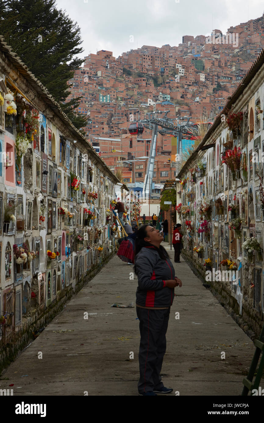 Krypten am Cementerio Allgemein und Seilbahn Teleferico, La Paz, Bolivien, Südamerika Stockfoto