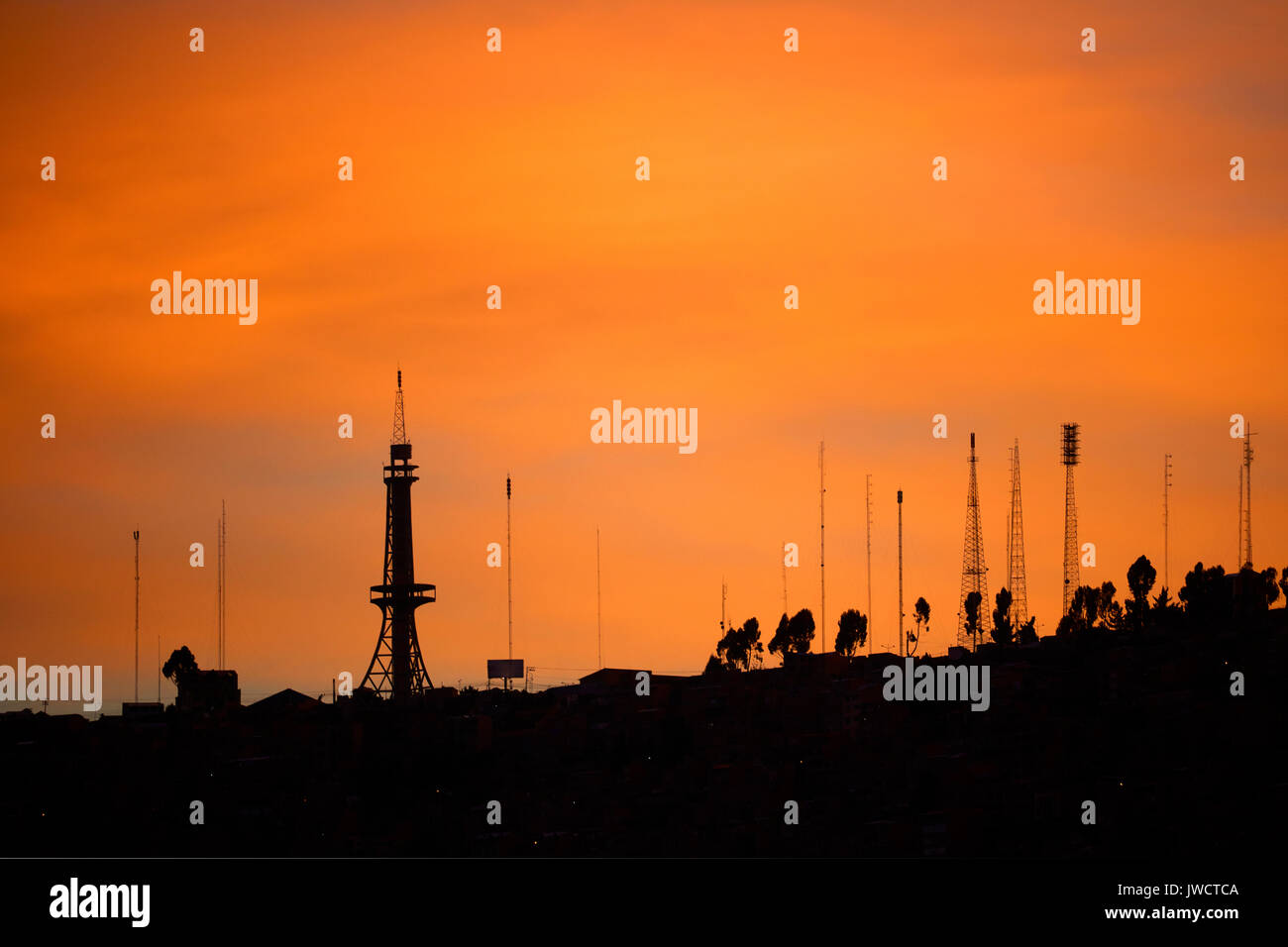 Sonnenuntergang und Antennen, La Paz, Bolivien, Südamerika Stockfoto