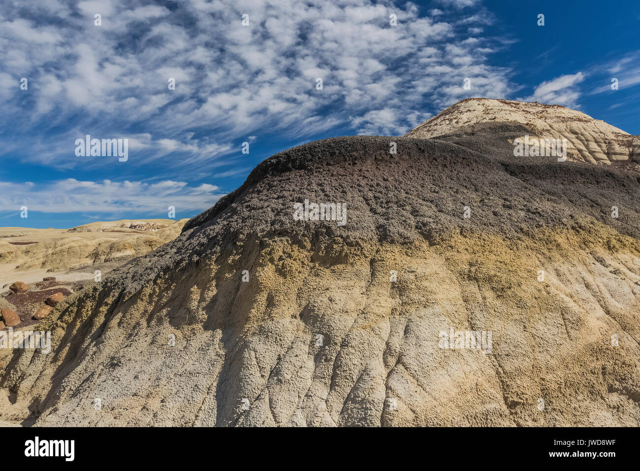 Schichten von Braunkohle und Asche und harten Felsen im/Bisti De-Na-Zin Wilderness in der Nähe von Farmington, New Mexico, USA Stockfoto