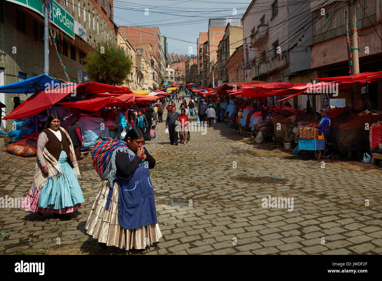 Cholitas und Mercardo Rodriguez, La Paz, Bolivien, Südamerika Stockfoto