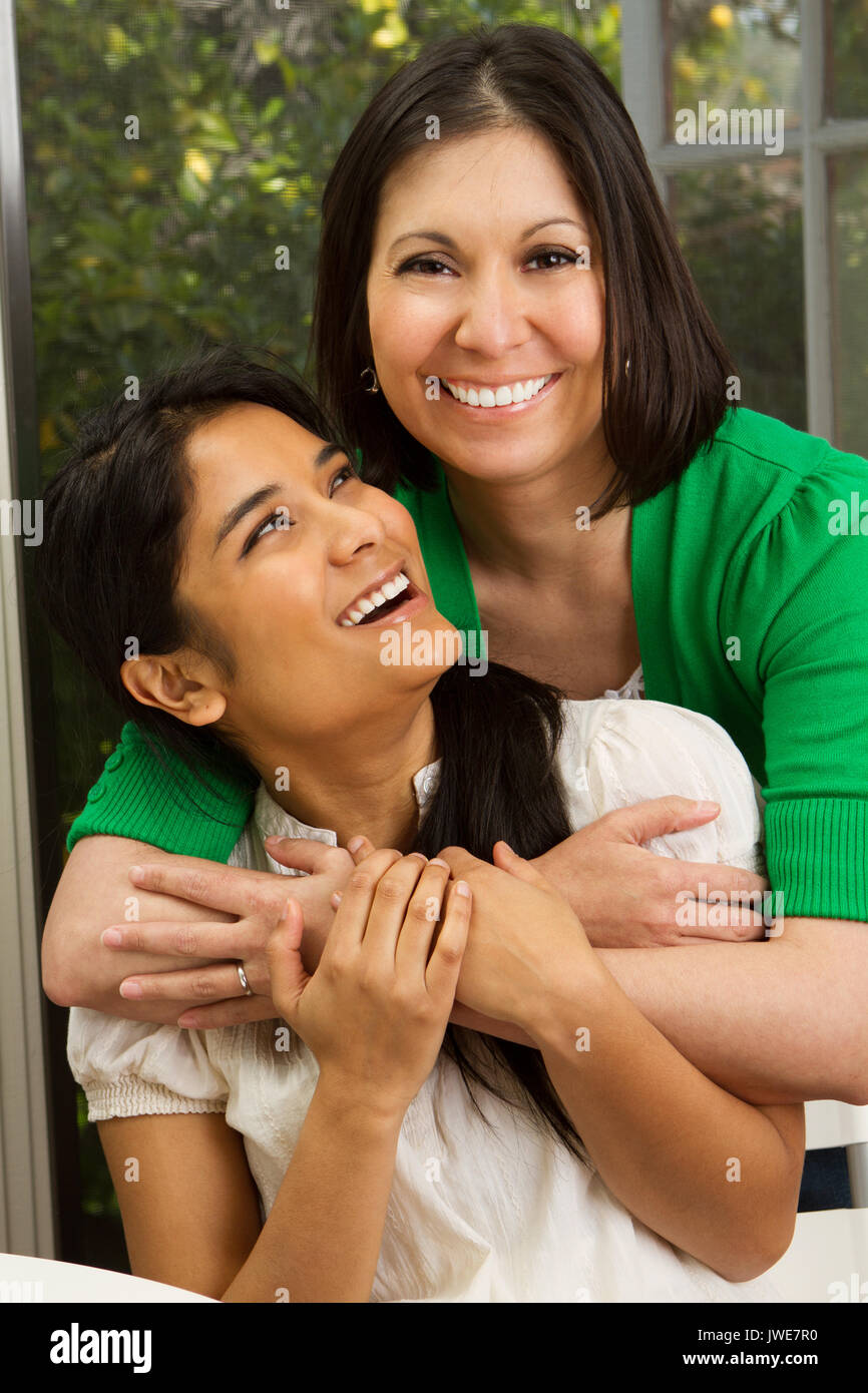 Hispanic Mutter und Tochter. Stockfoto