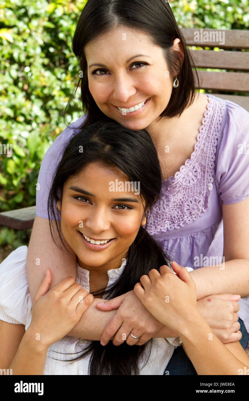 Hispanic Mutter und Tochter. Stockfoto