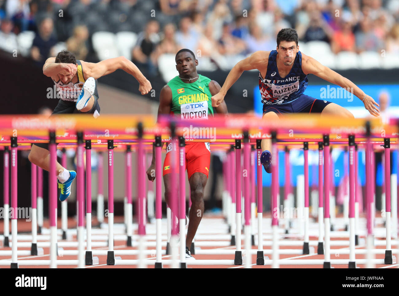 Der deutsche Kai Kazmirek, Lindon Victor von Grenada, der französische Bastian Auzeil und der spanische Pau Tonnesen im 110-m-Hürdenelement des Men's Decathlon am neunten Tag der IAAF-Weltmeisterschaft 2017 im Londoner Stadion. DRÜCKEN SIE VERBANDSFOTO. Bilddatum: Samstag, 12. August 2017. Siehe PA Story ATHLETICS World. Bildnachweis sollte lauten: Adam Davy/PA Wire. Stockfoto