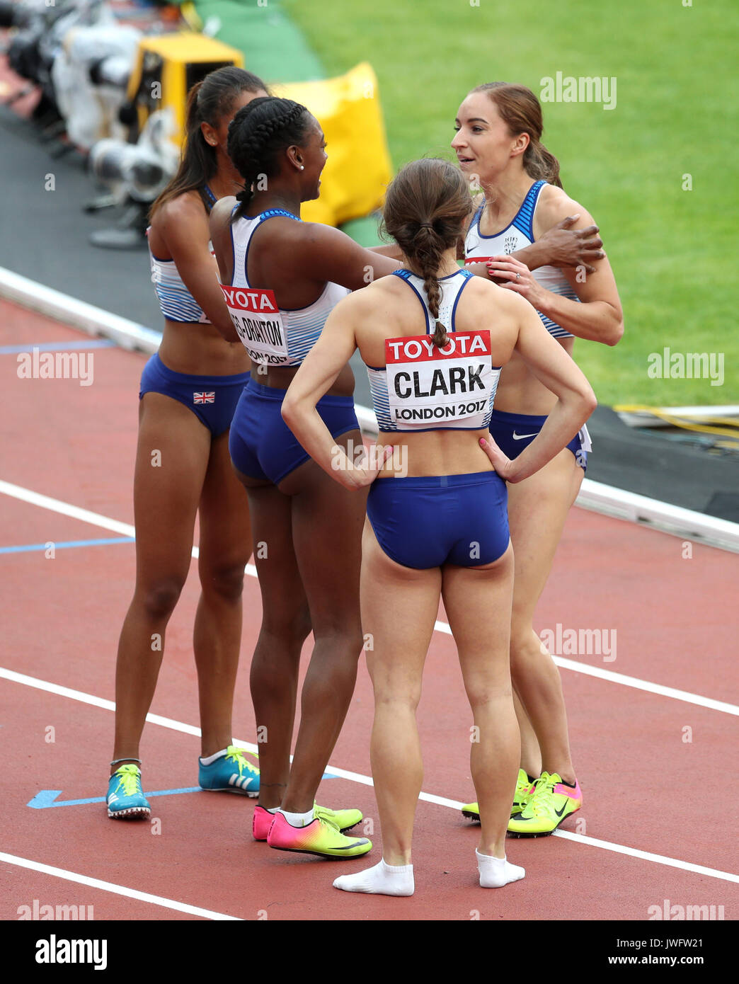 Großbritanniens Zoey Clark, Laviai Nielsen, Perri Shakes-Drayton und Emily Diamond nach konkurrieren in der Die Großbritannien 4 x 400 m der Frauen Relais bei Tag neun der Leichtathletik-WM 2017 auf der Londoner Stadion. Stockfoto