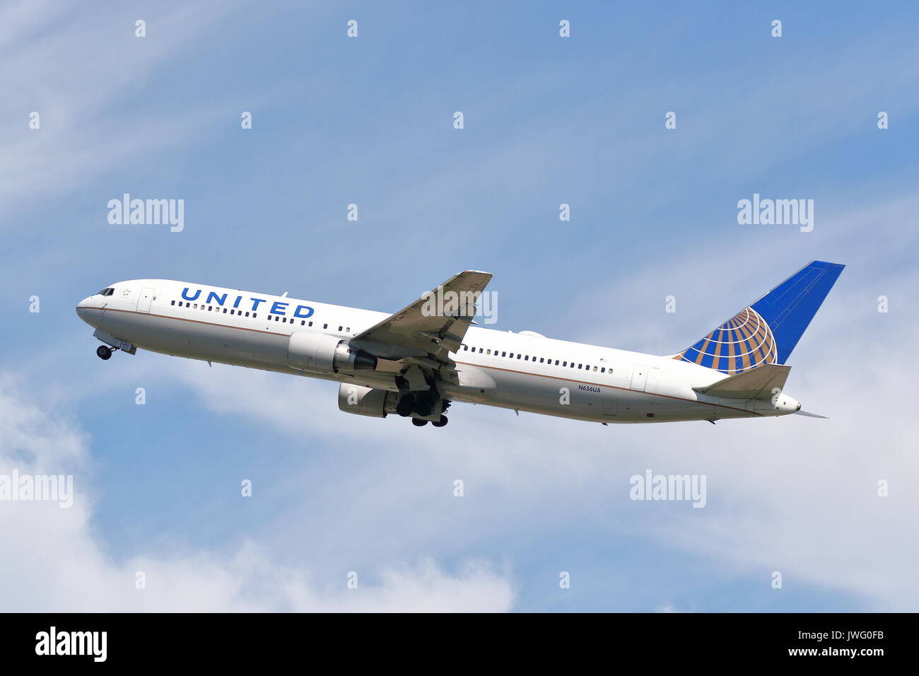 United Airlines Boeing 767-300ER N656UA vom London Heathrow Flughafen, Großbritannien Stockfoto