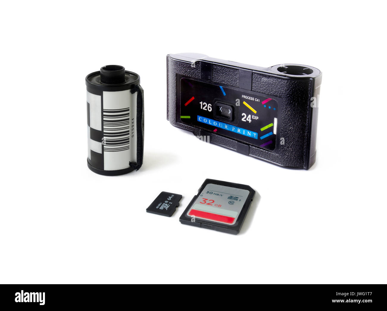 Alte 35-mm- und 126 Kassette, Micro-SD- und SD-Karte auf einem weissem  Hintergrund Stockfotografie - Alamy