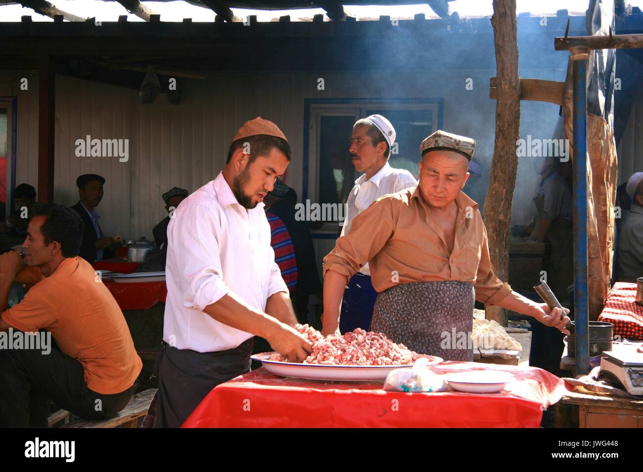 Kochen am Kashgar Sunay Tiermarkt Stockfoto