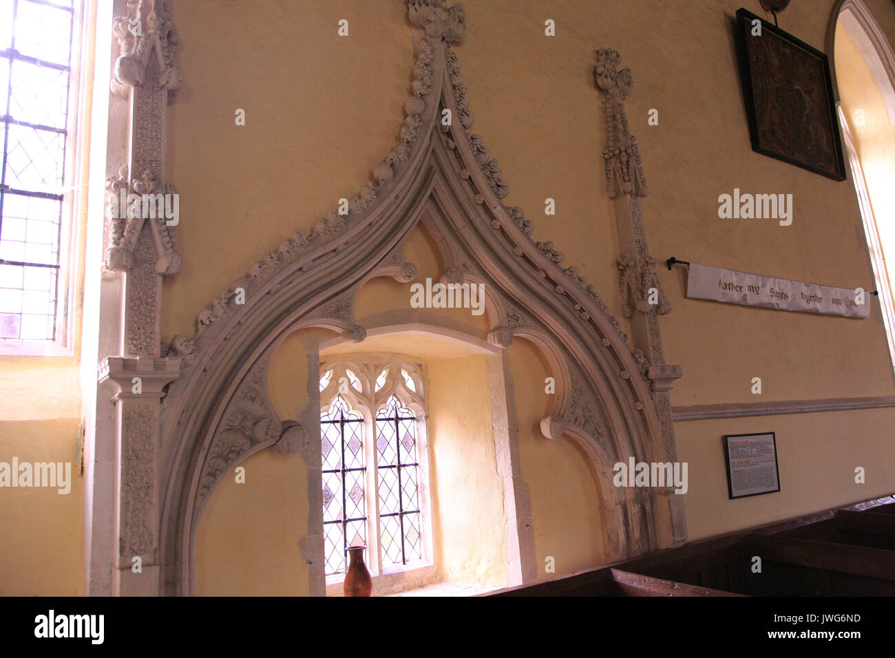 Aufwendige Stein gemeißelt Vordach, Kirche aller Heiligen, Ashbocking, Suffolk, England, Großbritannien Stockfoto