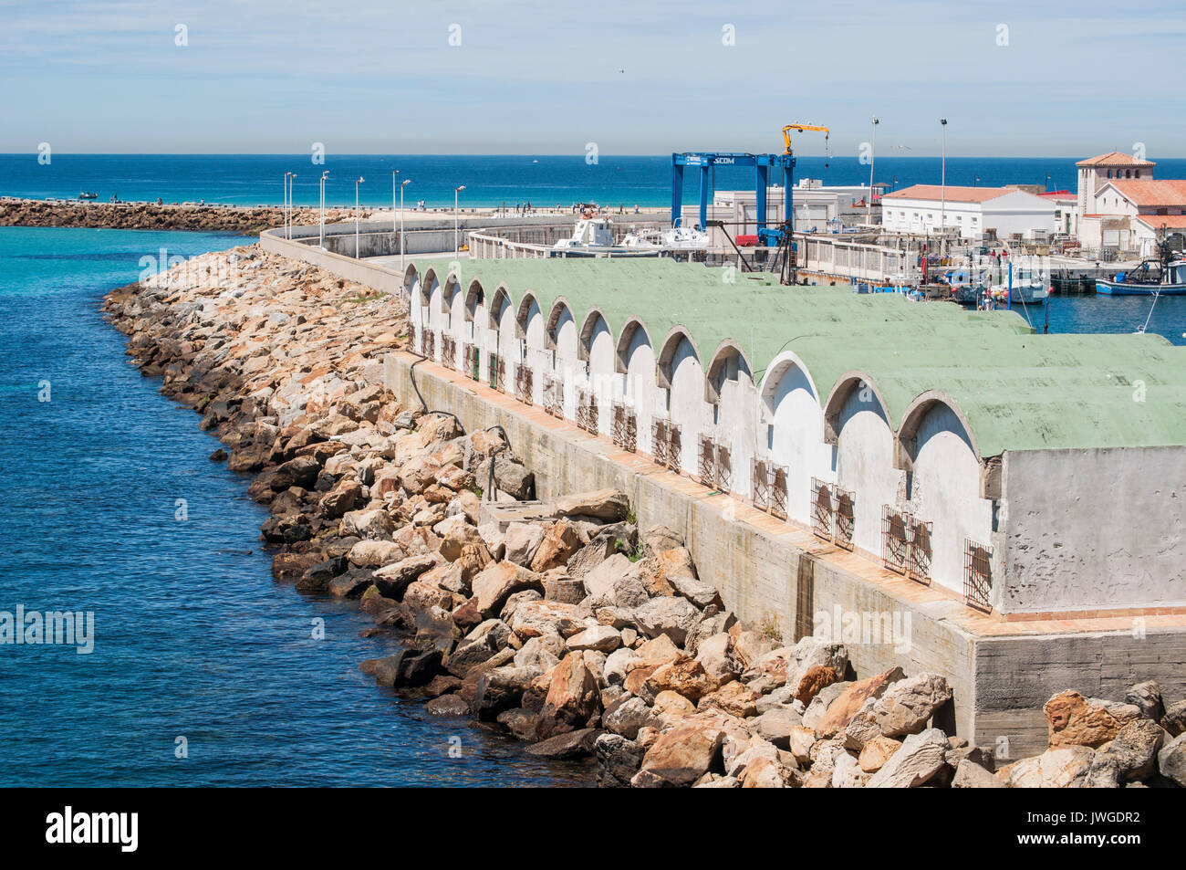 Der Hafen von Tarifa an der Meerenge von Gibraltar gesehen, dass Spanien nach Marokko, Ausdehnung von Meer, Atlantik, Mittelmeer verbindet Stockfoto