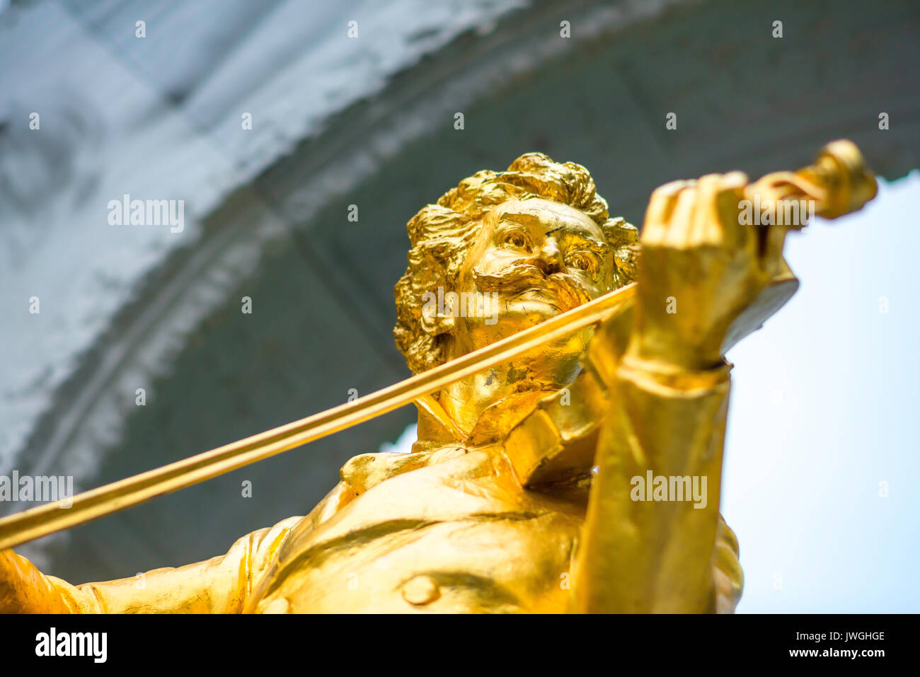 Johann Strauss Statue, die berühmte goldene Statue des Komponisten Johann Strauss im Stadtpark in der Innenstadt von Wien, Österreich. Stockfoto