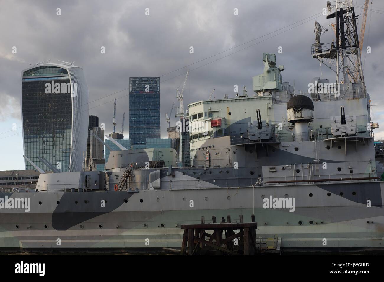 HMS Belfast, London, außerhalb der Seite Rathaus Stockfoto