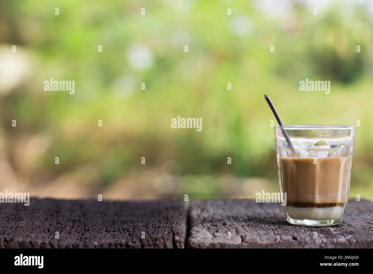 Heißes Getränk Thai/Unterschrift Straße trinken auf hölzernen Tisch Stockfoto