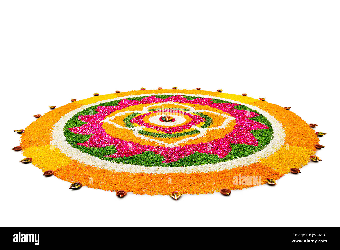 Dekorative und traditionellen Diwali-fest Lampen auf Blumen Rangoli Design Indien Stockfoto