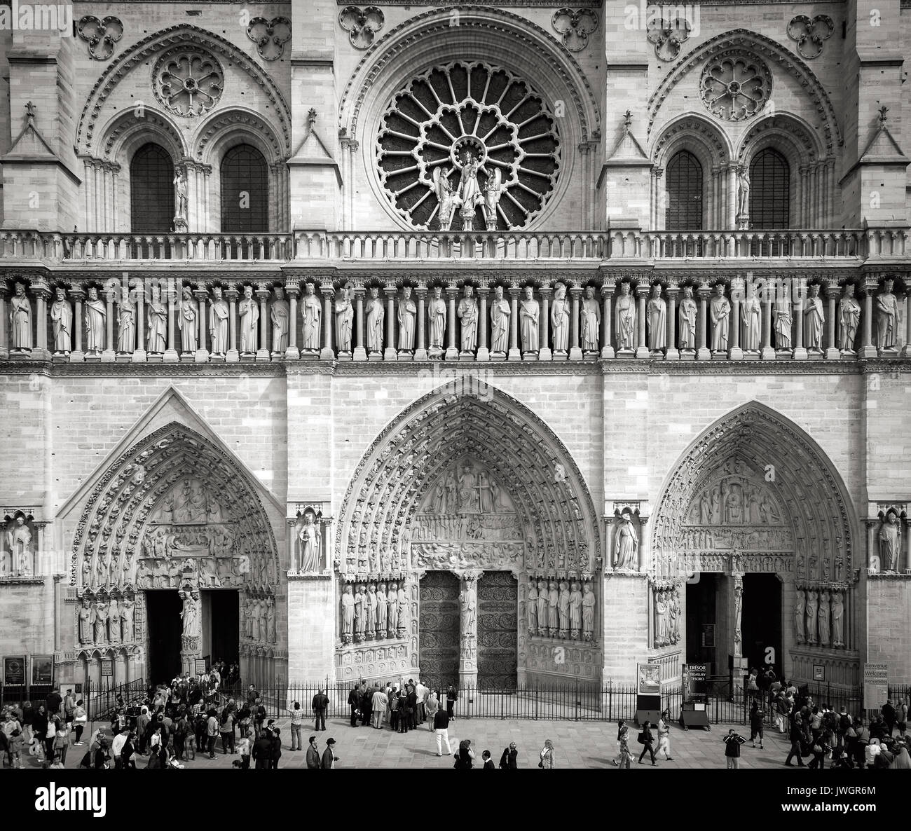 Fassade der Kathedrale Notre Dame, Paris Frankreich Stockfoto