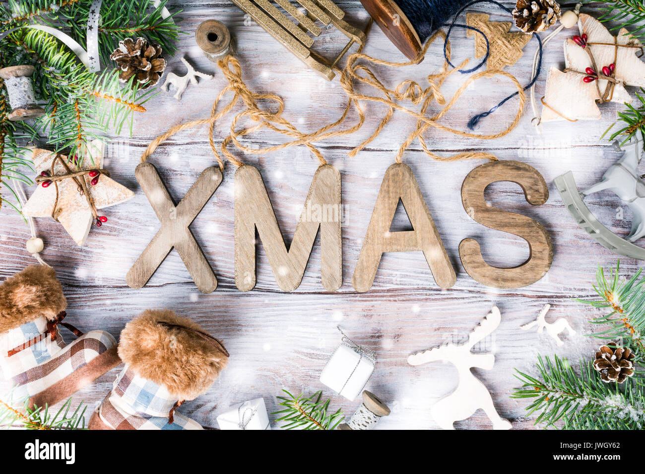 Weihnachten-Komposition mit Buchstaben XMAS Stockfoto