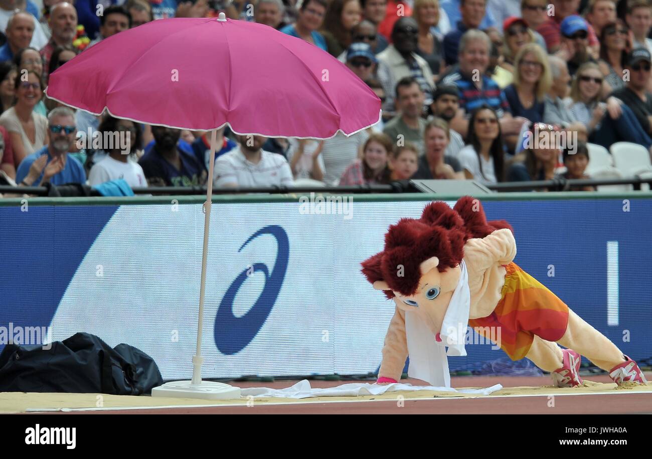 Lonodn, UK. 12 Aug, 2017. Held der Igel drücken Sie die USV am 'Buche'. IAAF Leichtathletik WM. London Olympiastadion. Queen Elizabeth Olympic Park. Stratford. London. UK. 12.08.2017. Credit: Sport in Bildern/Alamy leben Nachrichten Stockfoto