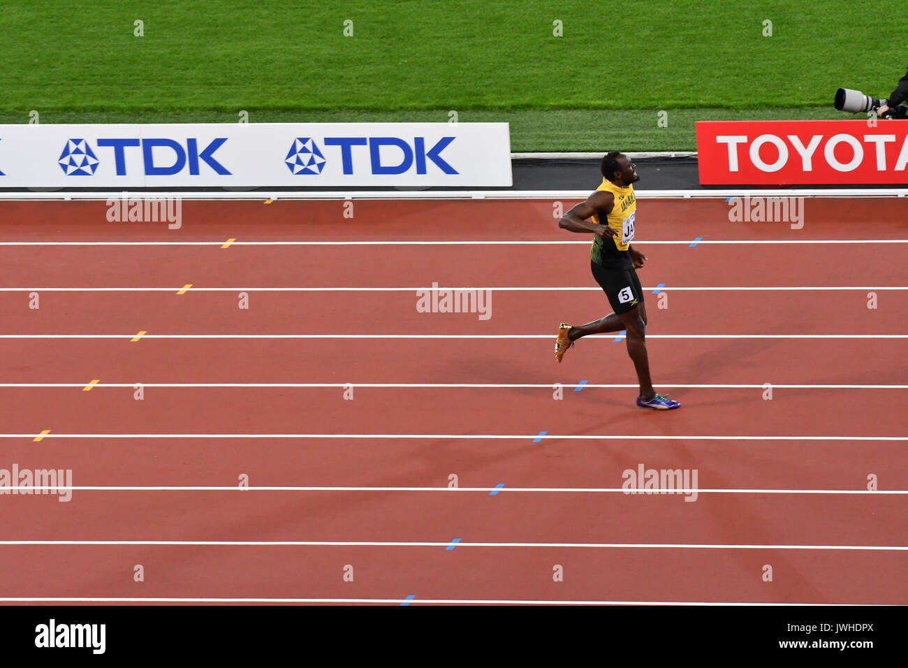 Queen Elizabeth Park, London, UK. 12 Aug, 2017. IAAF Weltmeisterschaften. Tag 9. TMen der 4 x 100 m Relais endgültig. Usain Bolt zieht sich verletzt. Quelle: Matthew Chattle/Alamy leben Nachrichten Stockfoto
