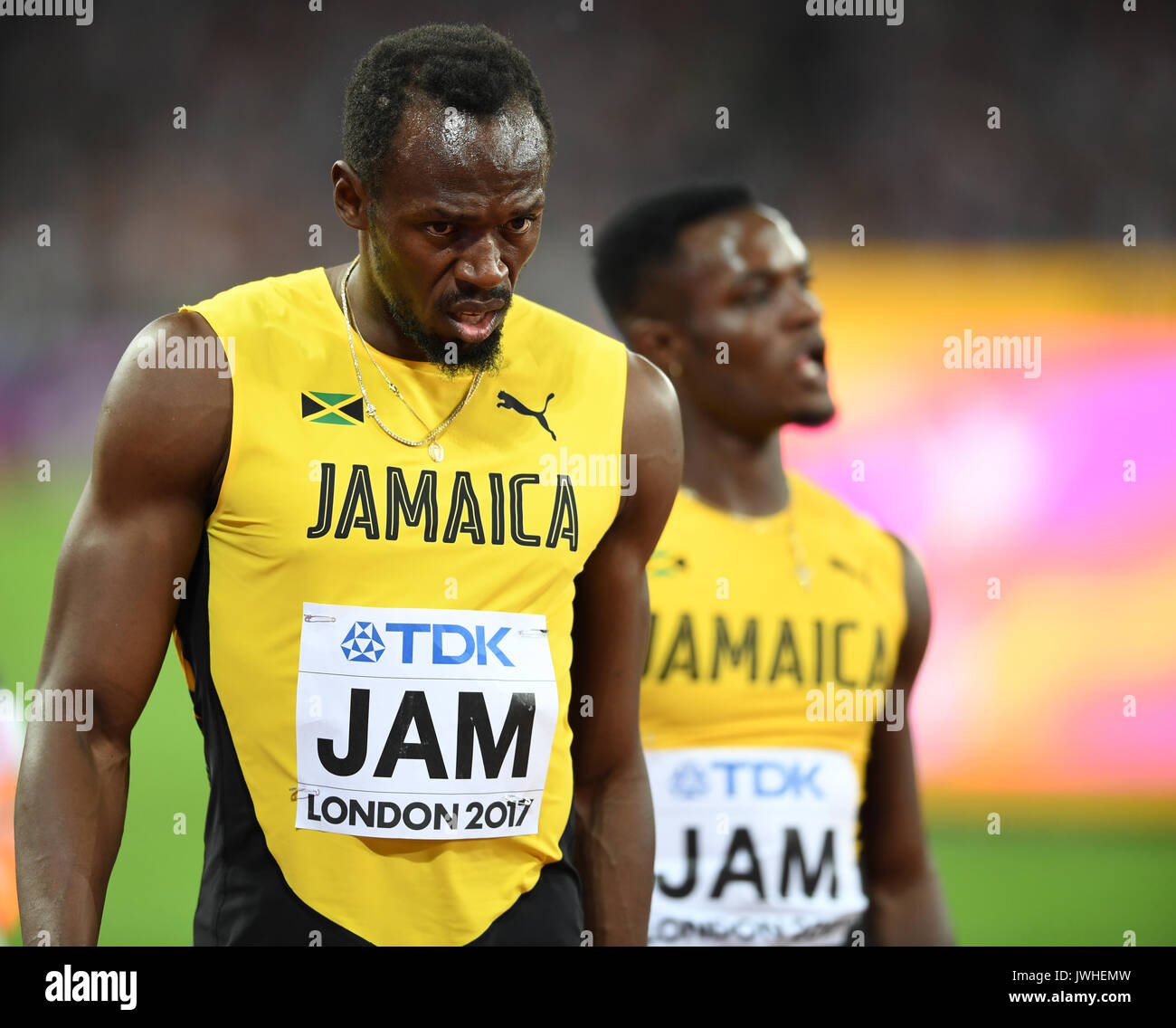 London, Großbritannien. 12 August, 2017. Usain Bolt zog verletzt in seinem letzten Rennen, an den 4 x 100 Relais bei der IAAF Leichtathletik WM London 2017 Credit: Mariano Garcia/Alamy leben Nachrichten Stockfoto