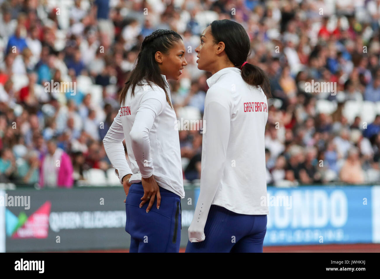 London, Großbritannien. 12 Aug, 2017. Morgan See, Großbritannien, und Katarina Johnson-Thompson, Großbritannien, in der Frauen springen Finale am Tag neun der IAAF London 2017 Weltmeisterschaften am London Stadion. Credit: Paul Davey/Alamy leben Nachrichten Stockfoto