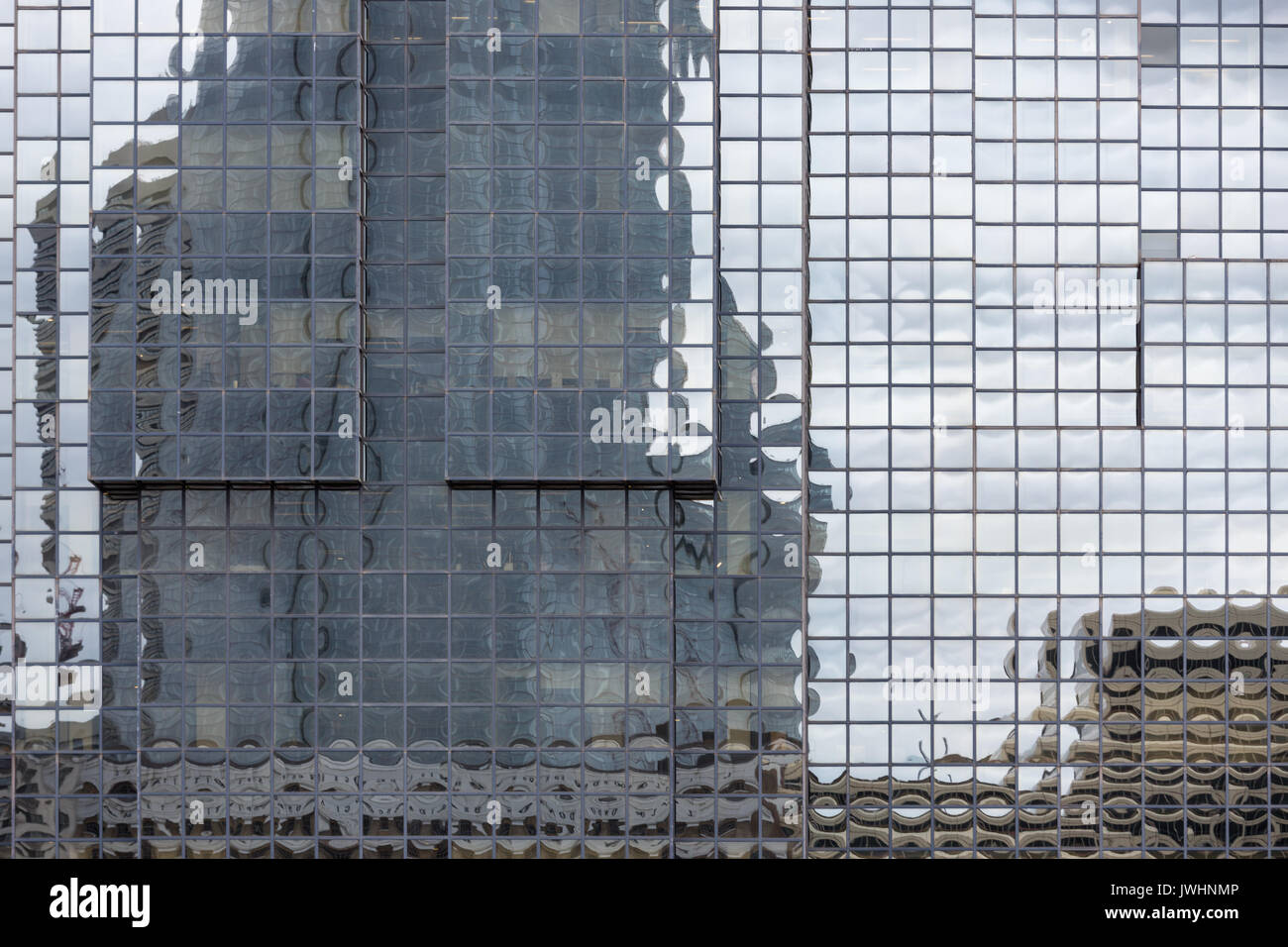 Fassade modernes Gebäude entlang der Themse in London, England Stockfoto