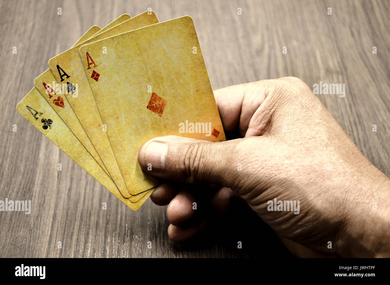 Die menschliche Hand mit Poker Karten Stockfoto