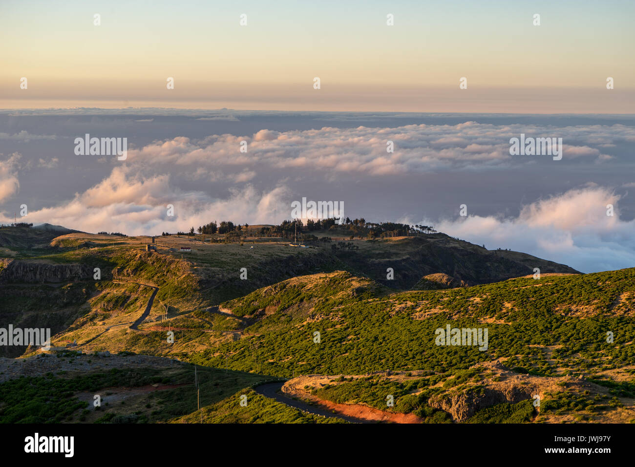 Sonnenaufgang am pico do arieiro Fotos und Bildmaterial in hoher