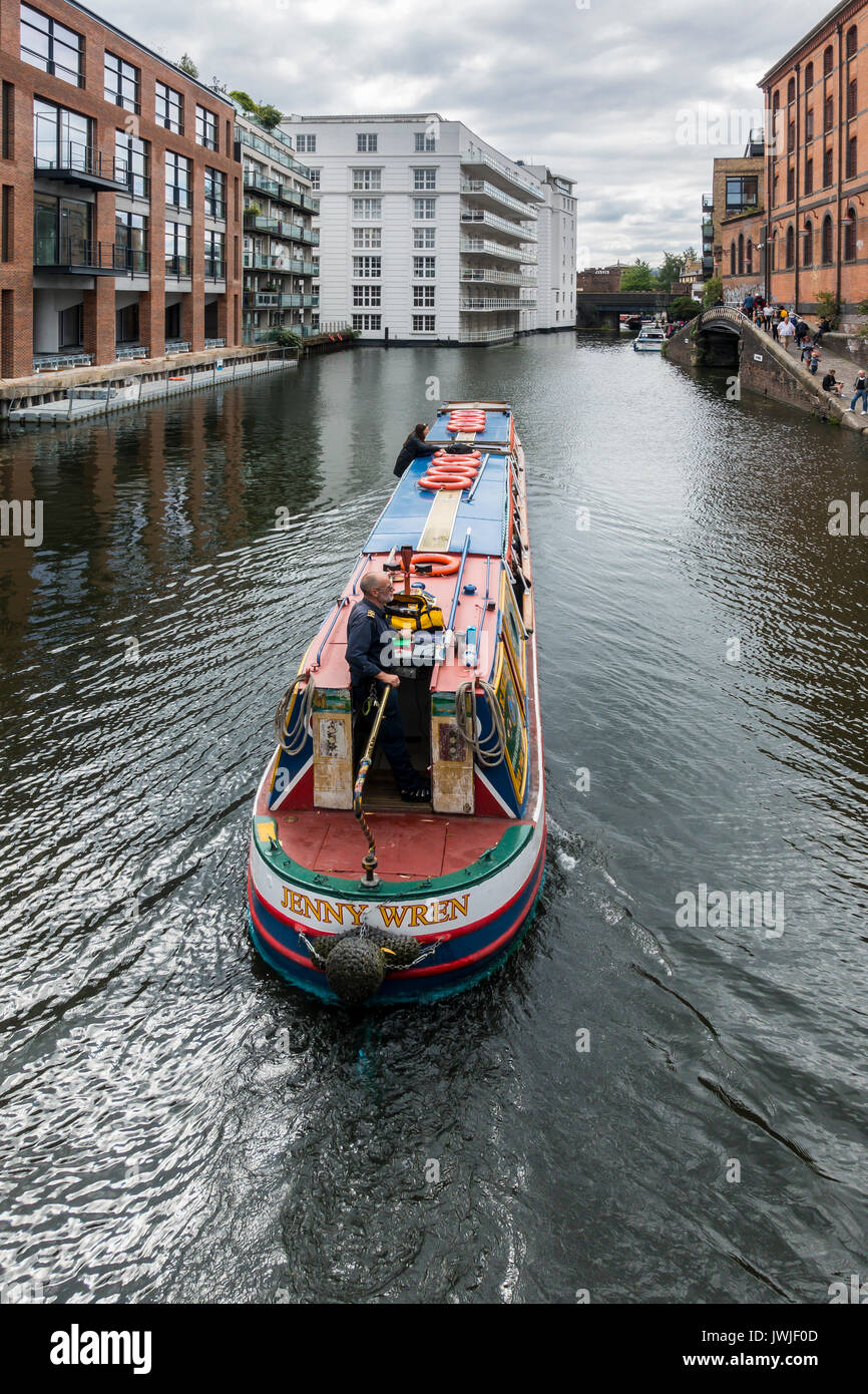 Schmalen Boot, Jenny Wren, Regents Canal, Camden, London, England, Großbritannien Stockfoto