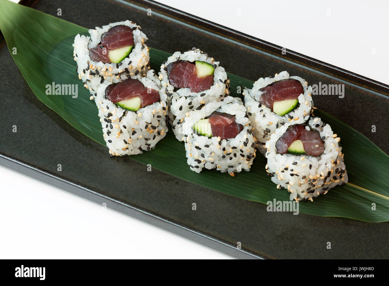 Pikante Thunfisch Sushi Rollen Stockfoto
