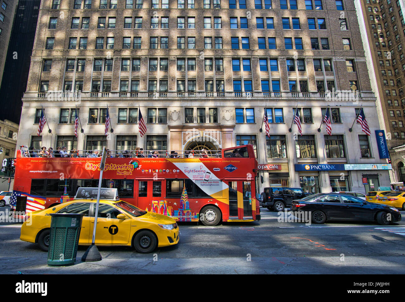 Roter Bus in New York. Stockfoto