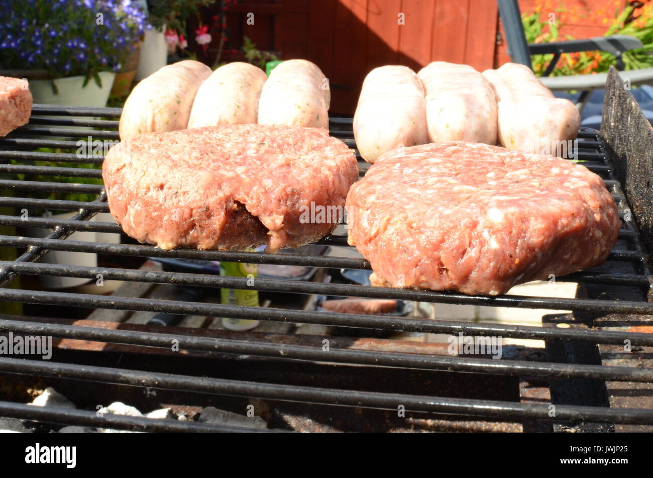 Grillplatz im Garten Stockfoto