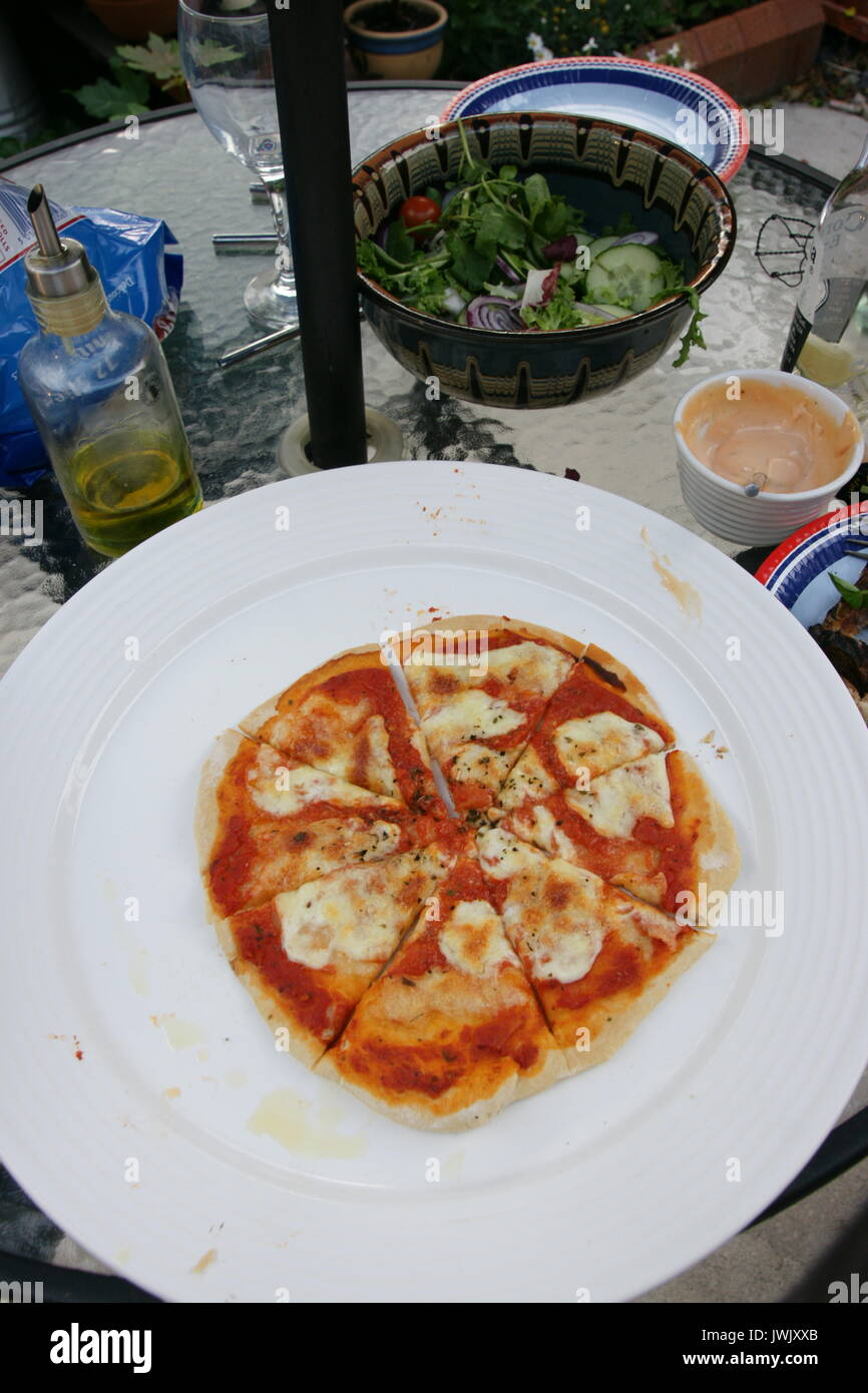 Rustikales Steinhaus backen Pizza Brot Stockfoto