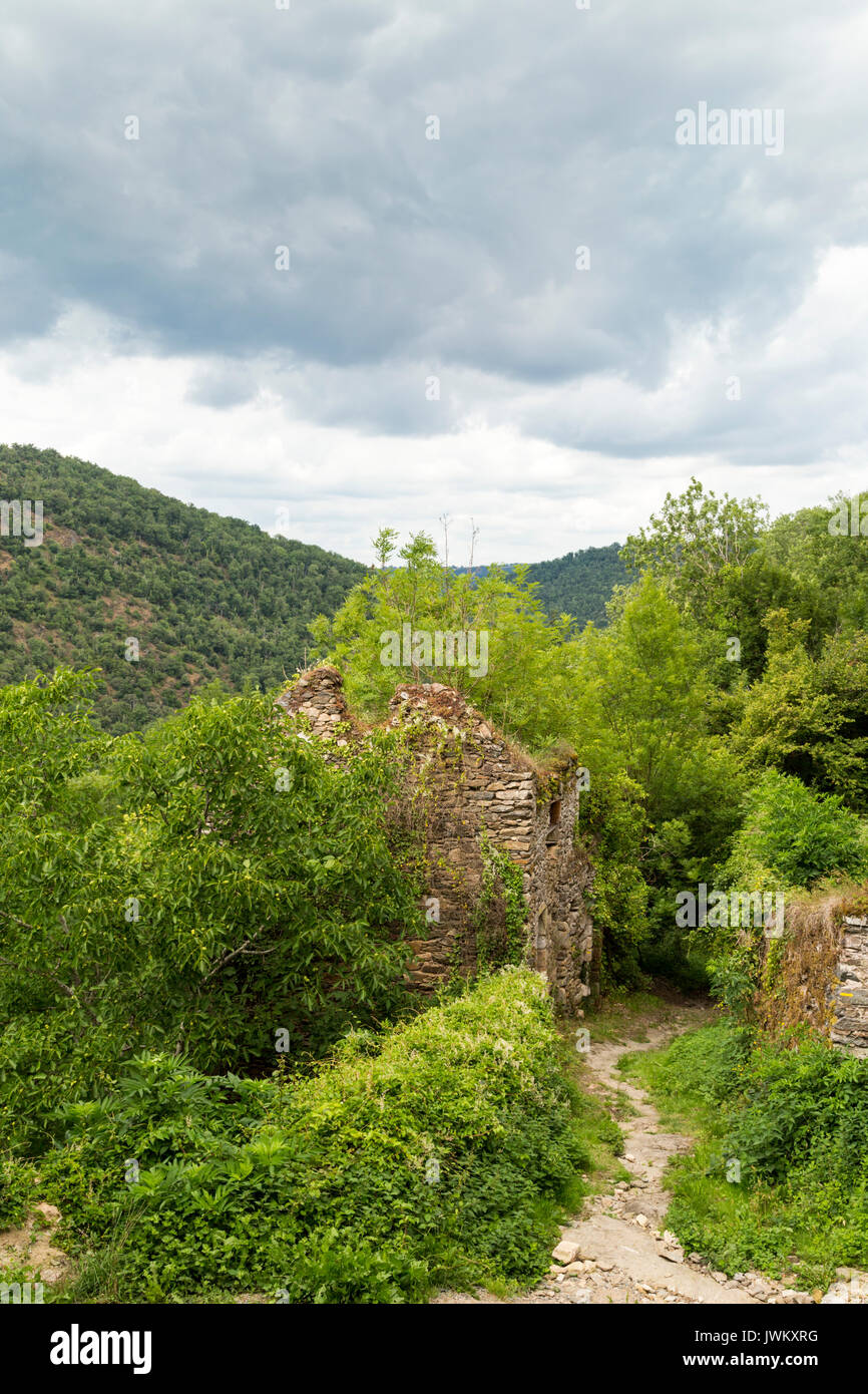 Alte Stein zerstörten Haus und Land in Dorf von Najac, Aveyron, Frankreich Stockfoto