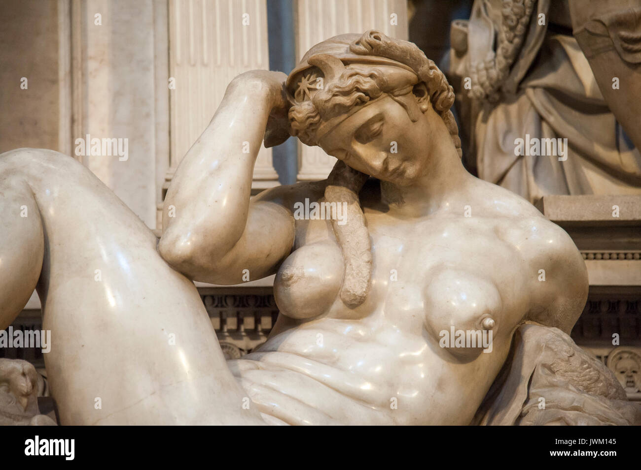 Renaissance Grab von Giuliano di Lorenzo de' Medici mit Nacht von Michelangelo in Sagrestia Nuova von Cappelle Medicee in die Basilika San Lorenzo in Seinem Stockfoto