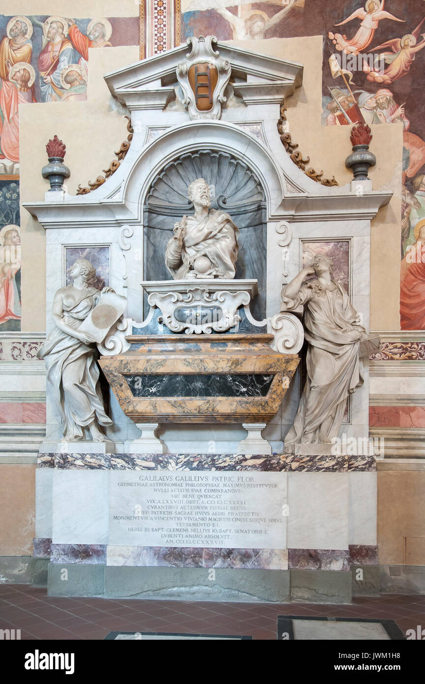 Grab von Galileo Galilei im gotischen Basilika di Santa Croce (Basilika des Heiligen Kreuzes) im historischen Zentrum von Florenz aufgeführt von der UNESCO zum Weltkulturerbe Stockfoto