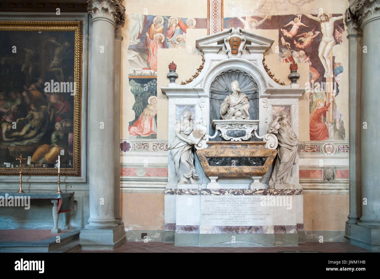 Grab von Galileo Galilei im gotischen Basilika di Santa Croce (Basilika des Heiligen Kreuzes) im historischen Zentrum von Florenz aufgeführt von der UNESCO zum Weltkulturerbe Stockfoto