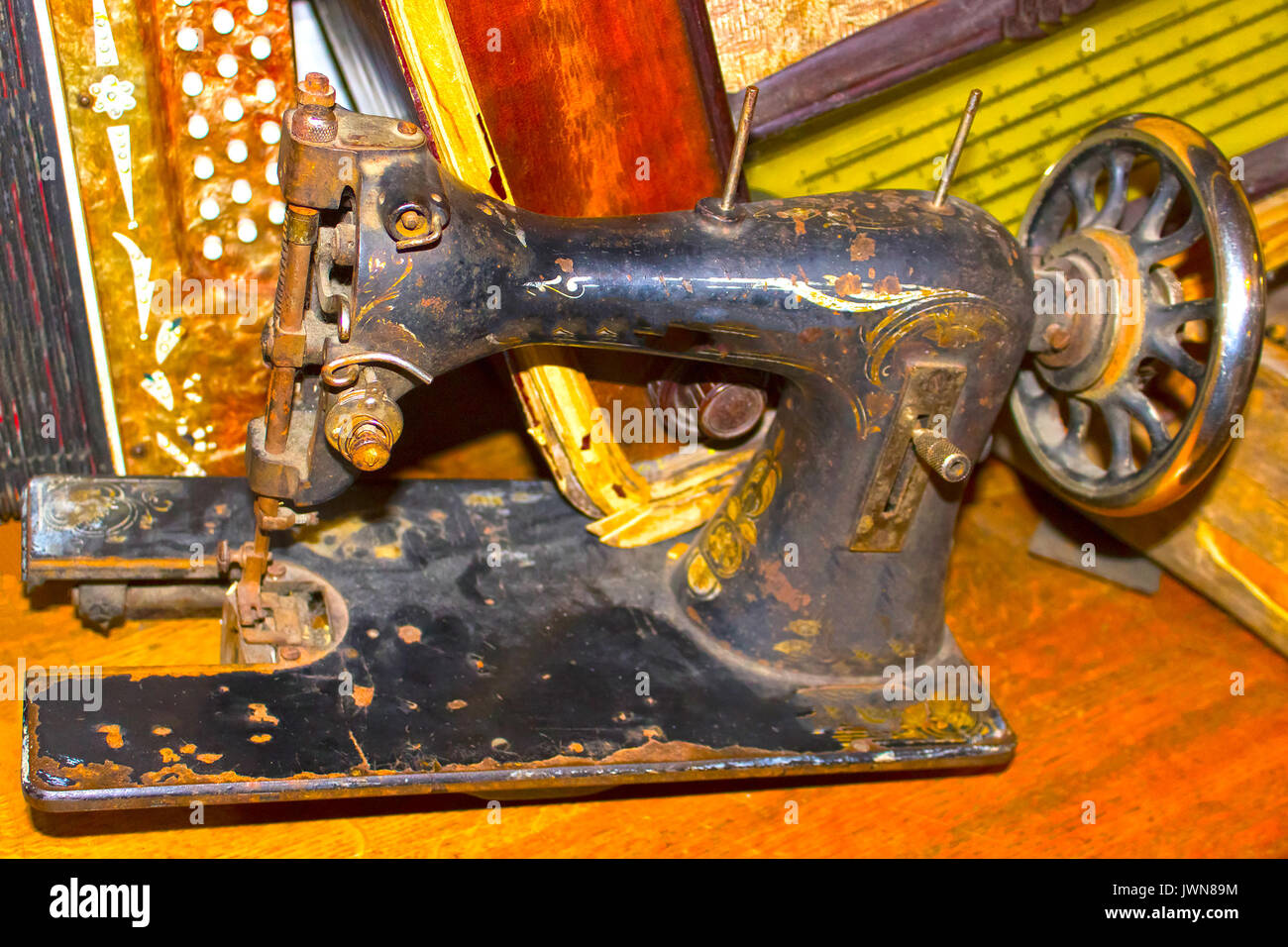 Die dump Material - alte Nähmaschine Stockfoto