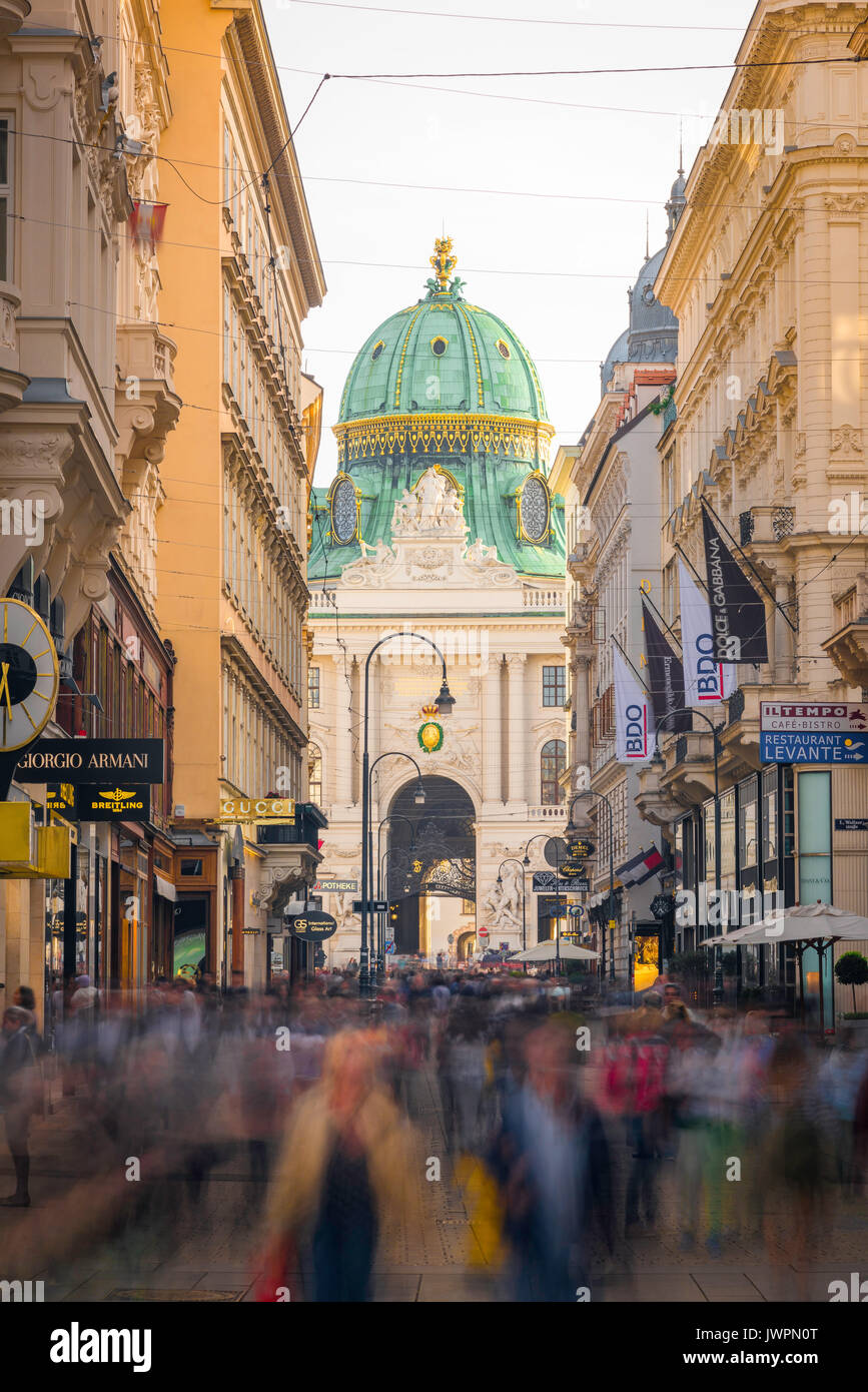 Wien Kohlmarkt, für die Anzahl der luxuriösen Geschäfte der Kohlmarkt in Wien direkt an der Hofburg, Österreich führt bekannt. Stockfoto